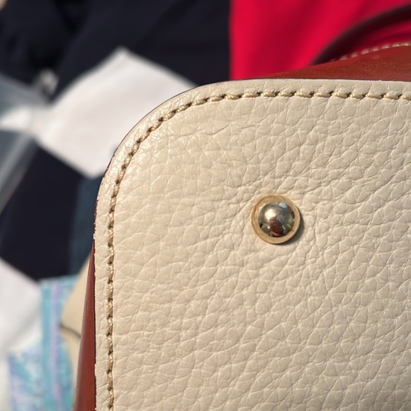 Dooney&Bourke Crossbody bucket bag. Light beige, off white in color - Picture 10 of 14